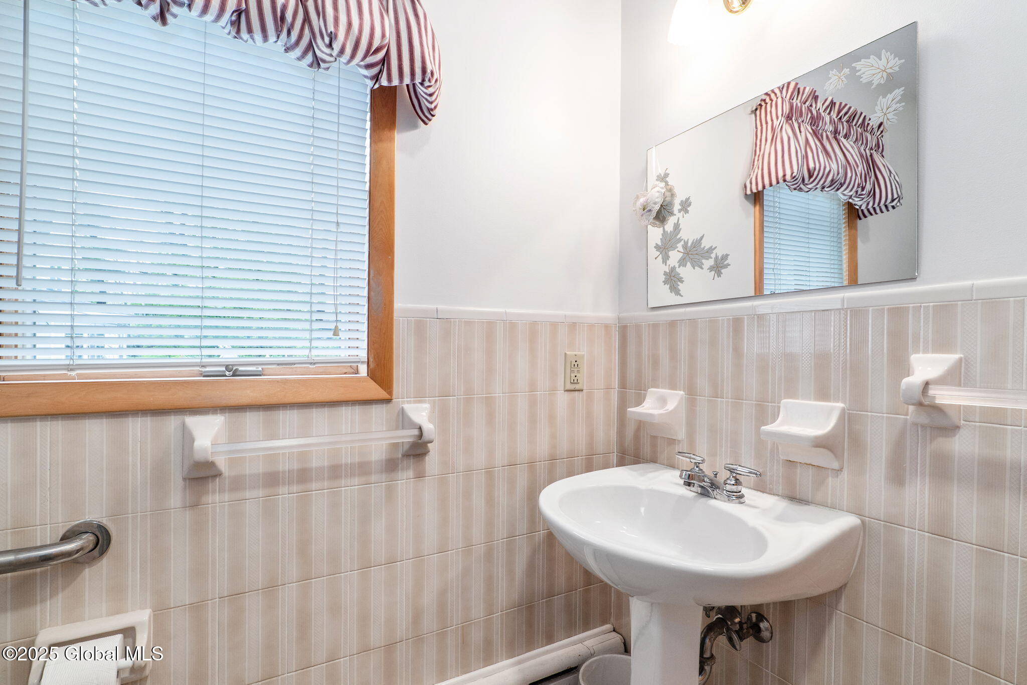 392 Mccormack Road, Albany, New York image 33