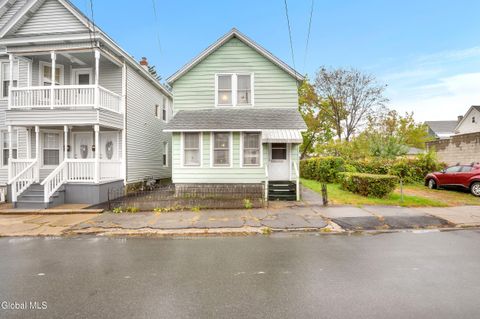Photo of 822 Sargent Place, Schenectady, NY 12303 (MLS # 202527773)