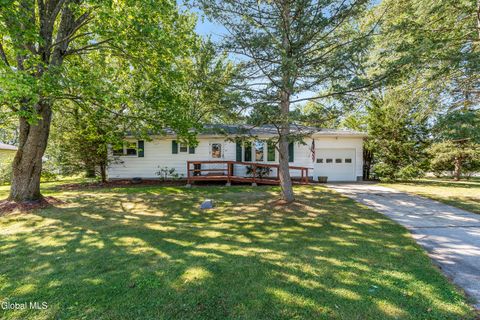 Photo of 19 Clearview Court, Cohoes, NY 12047 (MLS # 202526974)