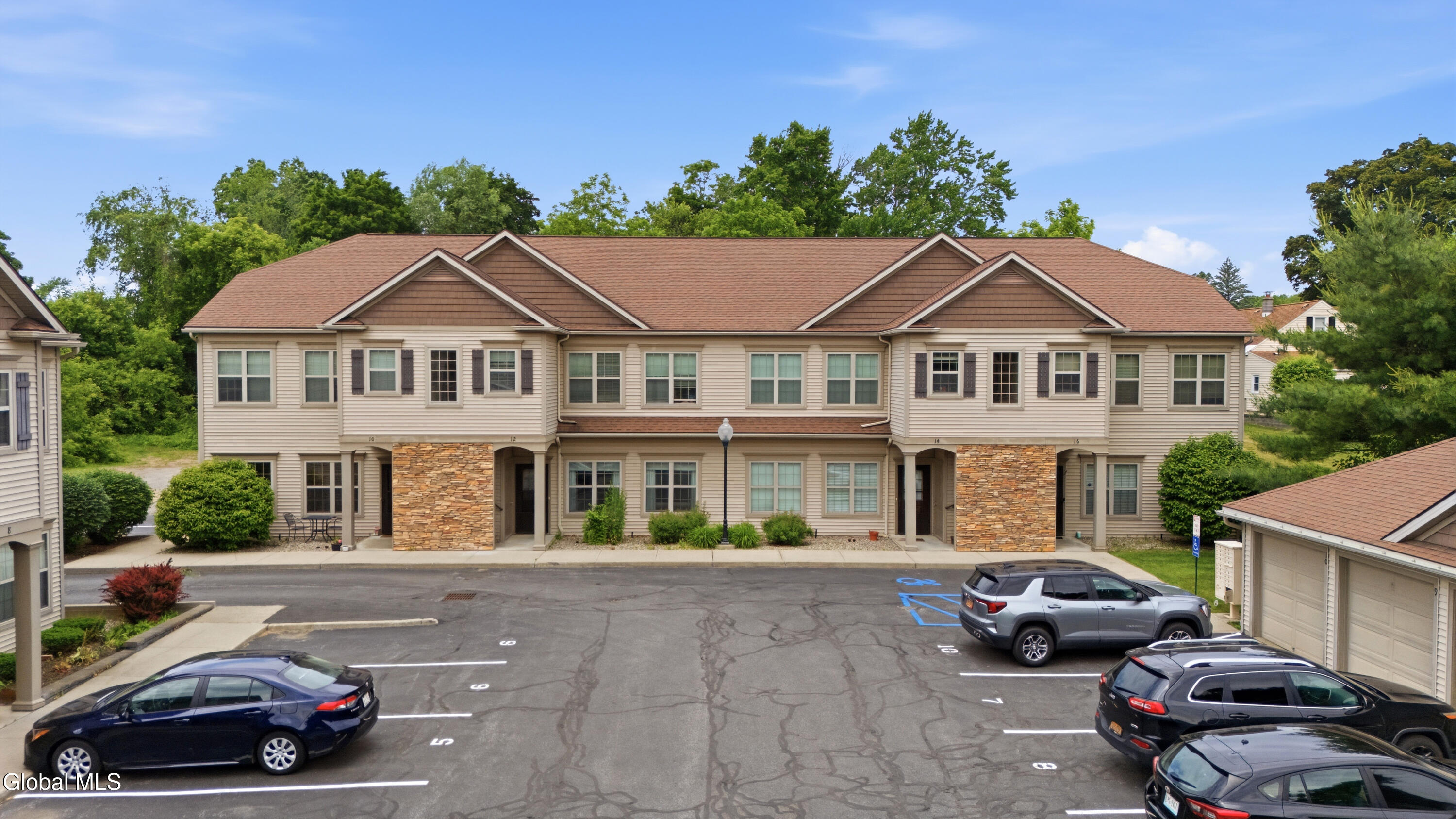 73 Saratoga Road APT 11