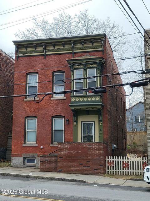 Photo of 762 Eastern Avenue, Schenectady, NY 12308 (MLS # 202515177)