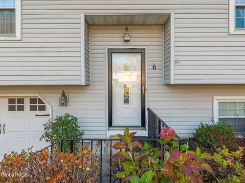 Homes For Sale - 6 Silverberry Place<br/> Albany, NY 12211