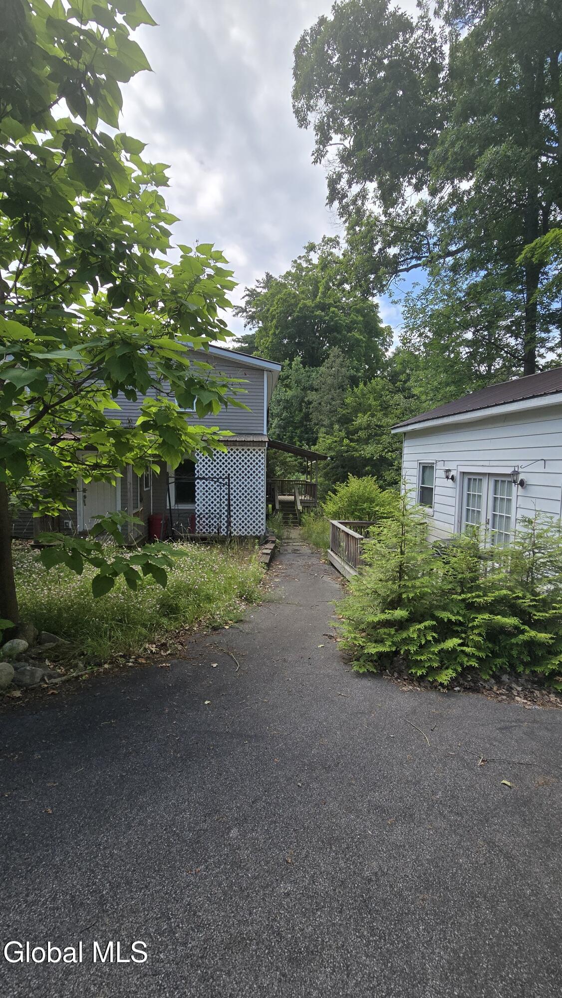 6 Lake Street