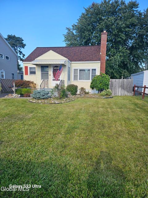 Photo of 1217 Vinewood Avenue, Schenectady, NY 12306 (MLS # 202526093)