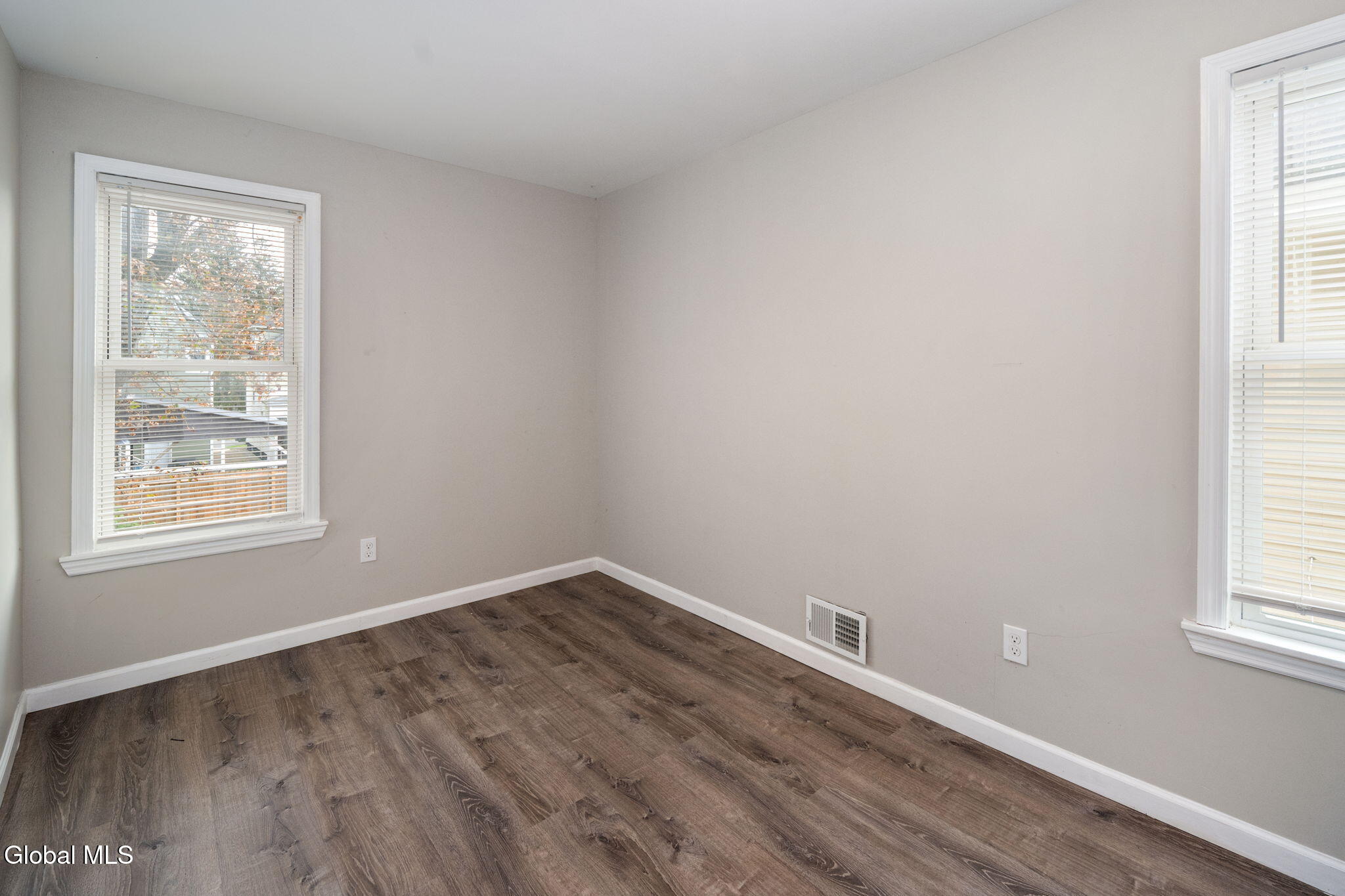 Schenectady, New York 12304, United States, 3 Bedrooms Bedrooms, ,2 BathroomsBathrooms,Residential,Active,229636