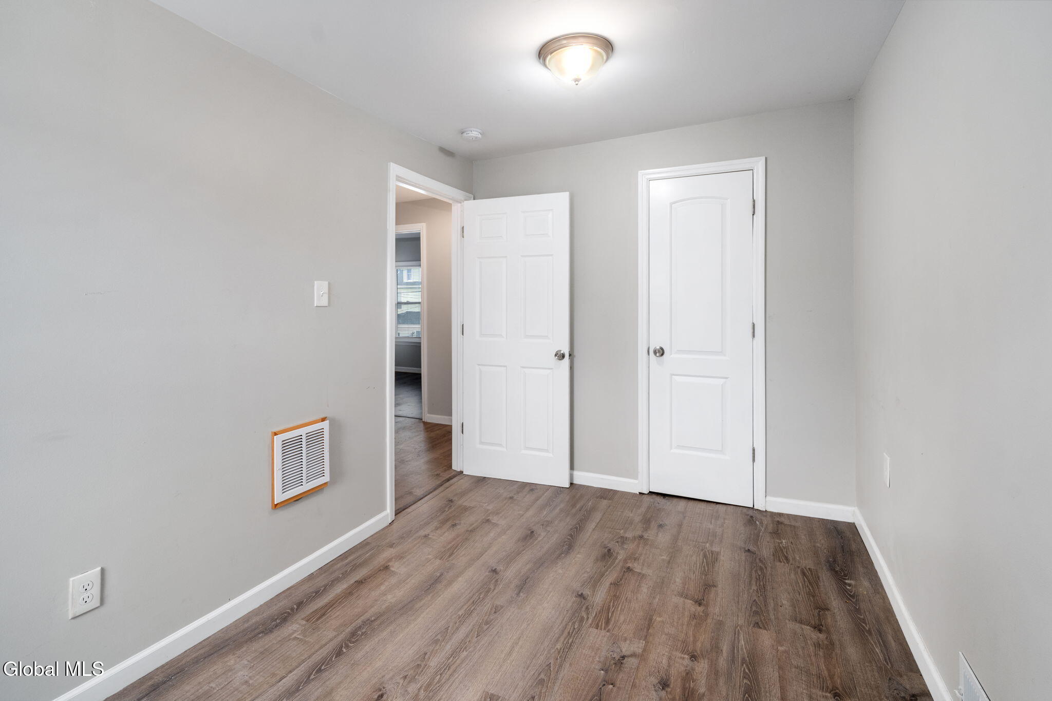 Schenectady, New York 12304, United States, 3 Bedrooms Bedrooms, ,2 BathroomsBathrooms,Residential,Active,229636