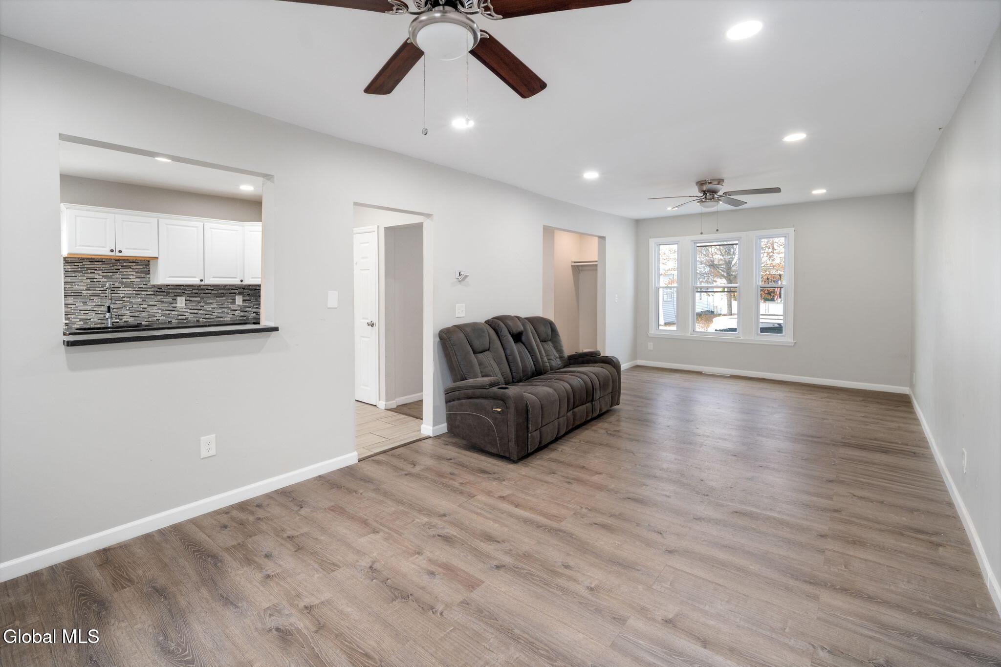 Schenectady, New York 12304, United States, 3 Bedrooms Bedrooms, ,2 BathroomsBathrooms,Residential,Active,229636