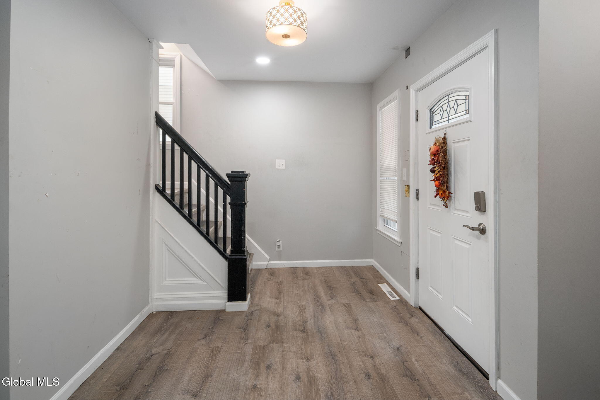 Schenectady, New York 12304, United States, 3 Bedrooms Bedrooms, ,2 BathroomsBathrooms,Residential,Active,229636