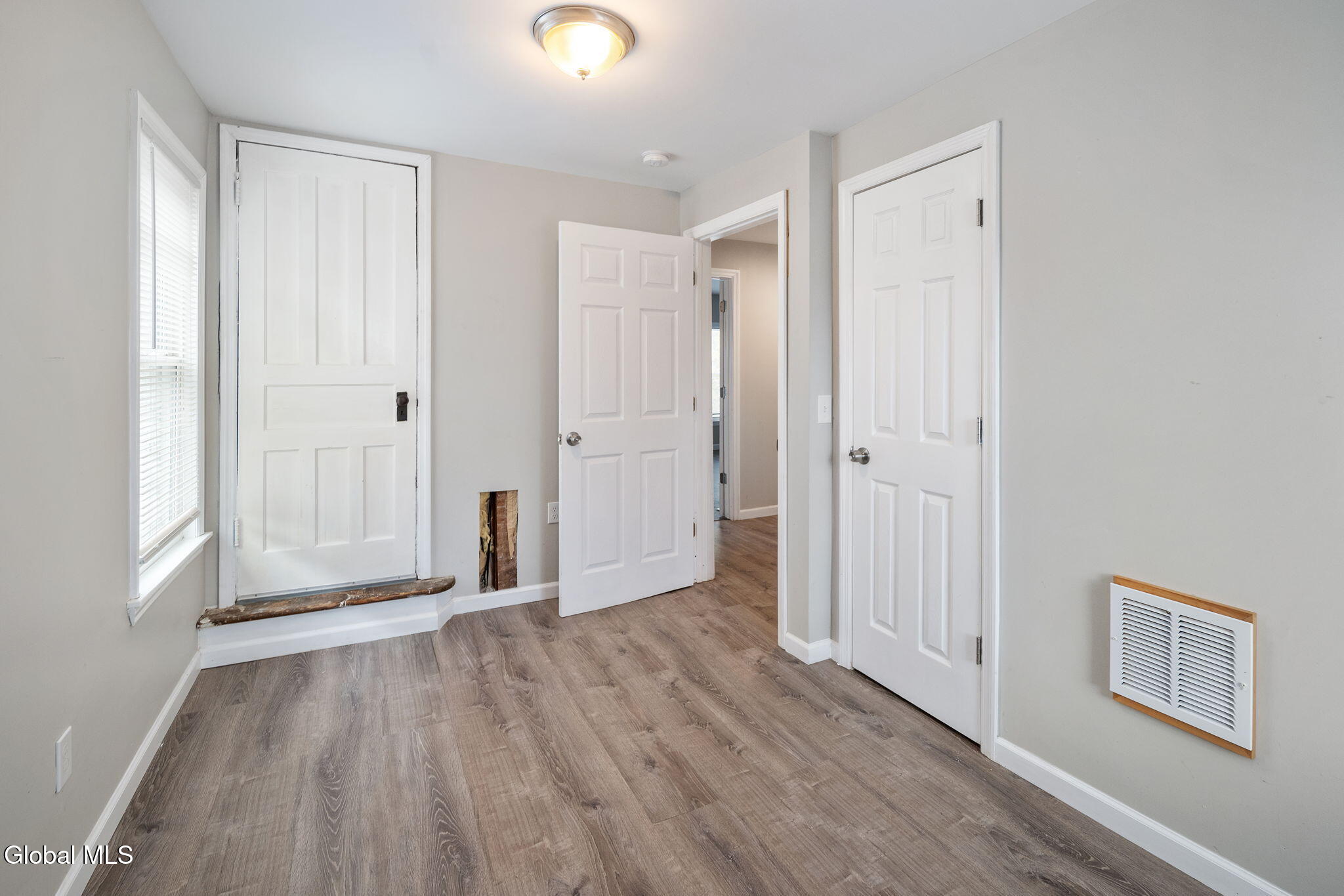 Schenectady, New York 12304, United States, 3 Bedrooms Bedrooms, ,2 BathroomsBathrooms,Residential,Active,229636