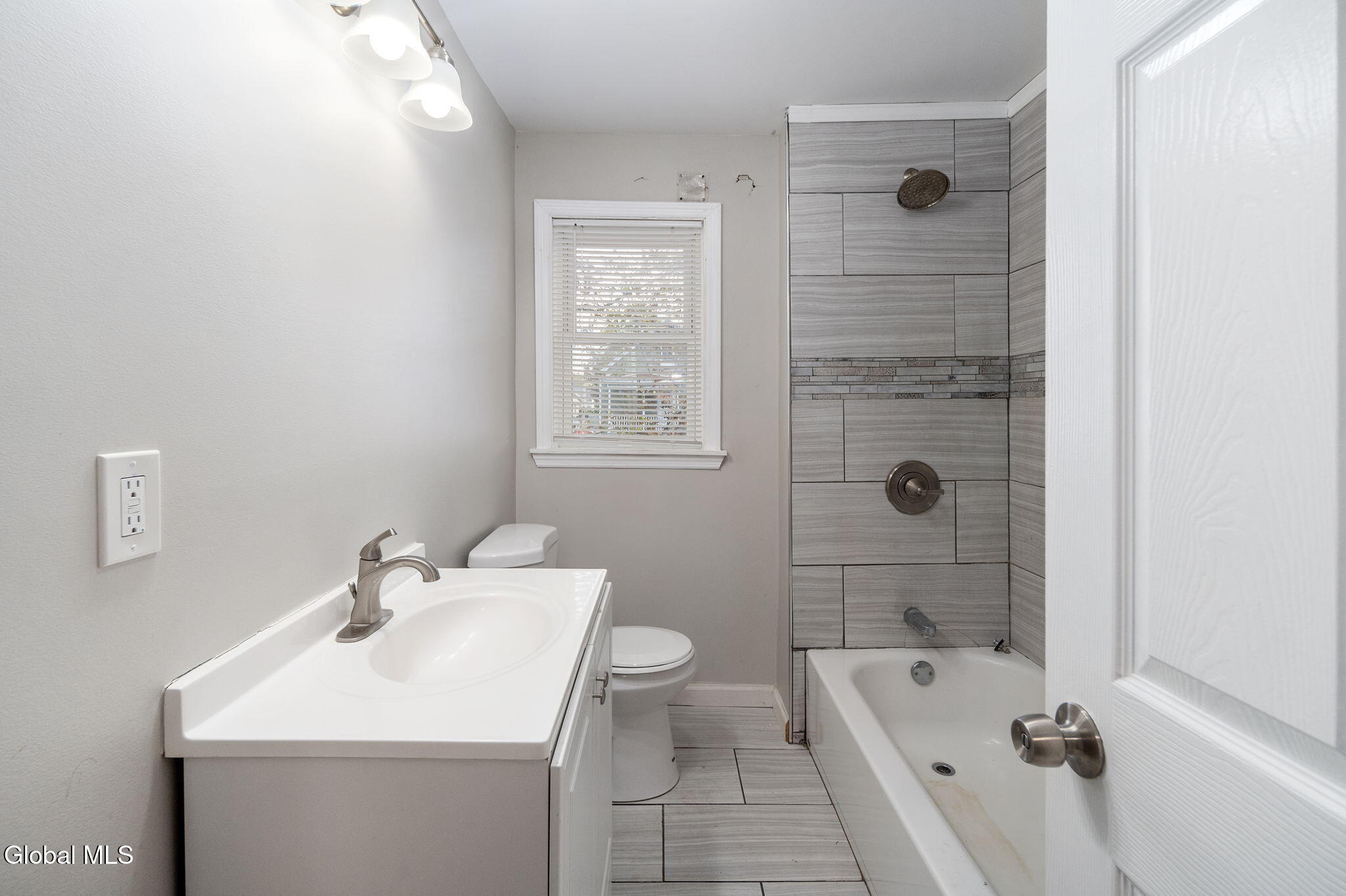 Schenectady, New York 12304, United States, 3 Bedrooms Bedrooms, ,2 BathroomsBathrooms,Residential,Active,229636