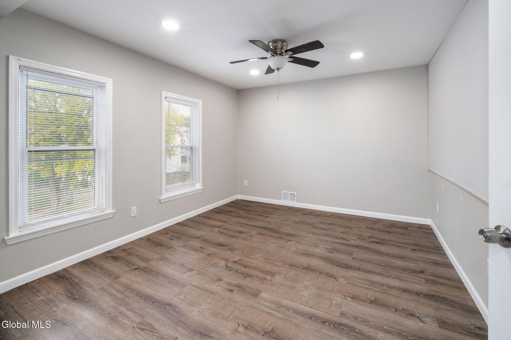 Schenectady, New York 12304, United States, 3 Bedrooms Bedrooms, ,2 BathroomsBathrooms,Residential,Active,229636