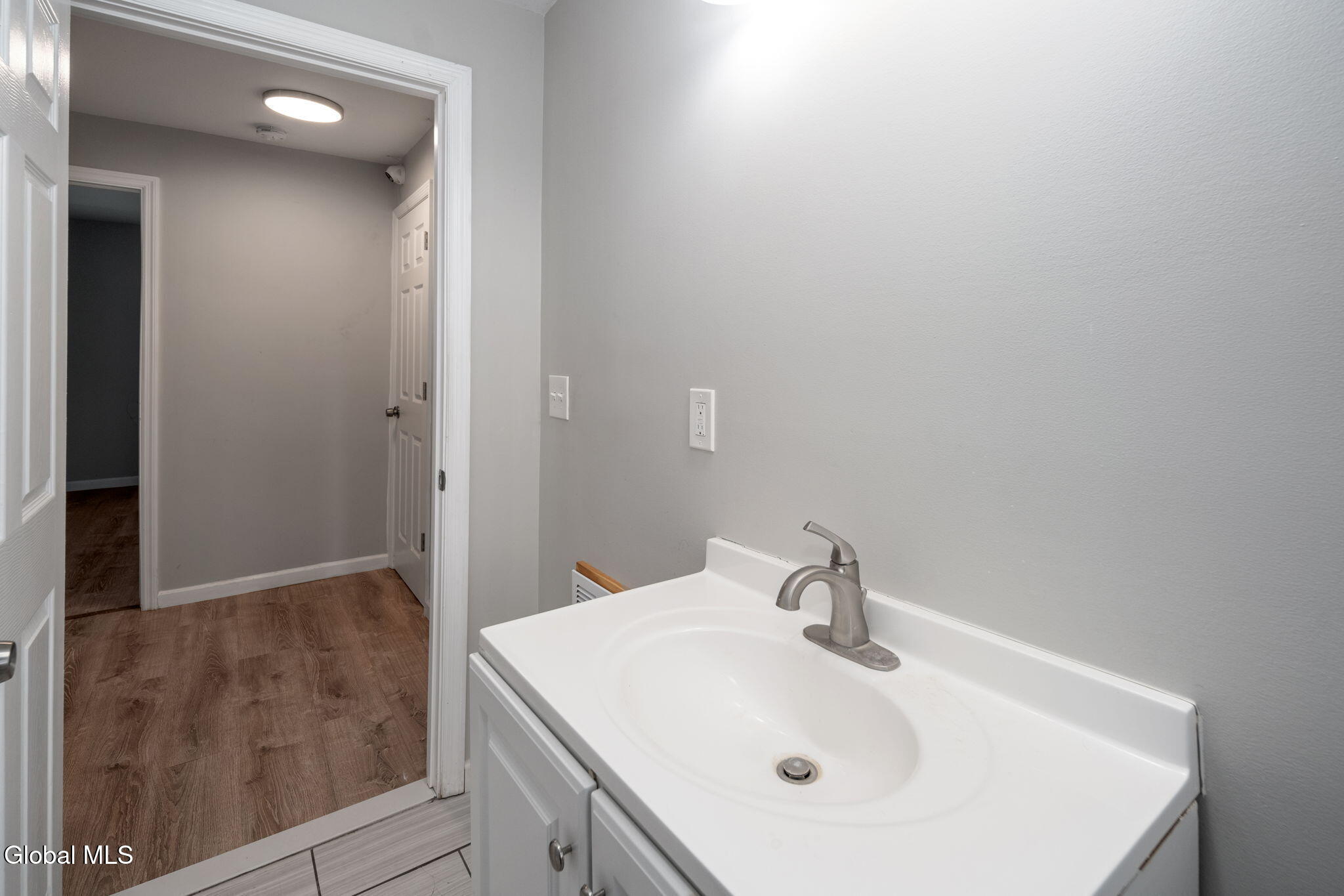 Schenectady, New York 12304, United States, 3 Bedrooms Bedrooms, ,2 BathroomsBathrooms,Residential,Active,229636