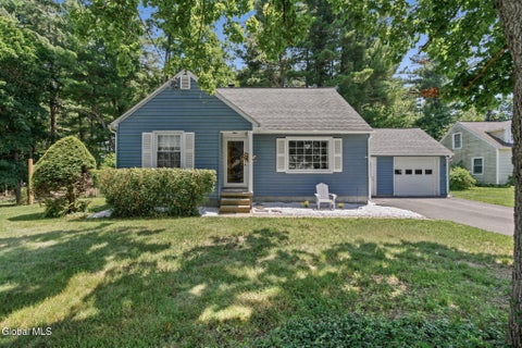 Photo of 7 Pinewood Road, Guilderland, NY 12084 (MLS # 202621390)