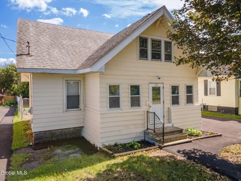Photo of 1231 N Westcott Road, Schenectady, NY 12306 (MLS # 202626147)