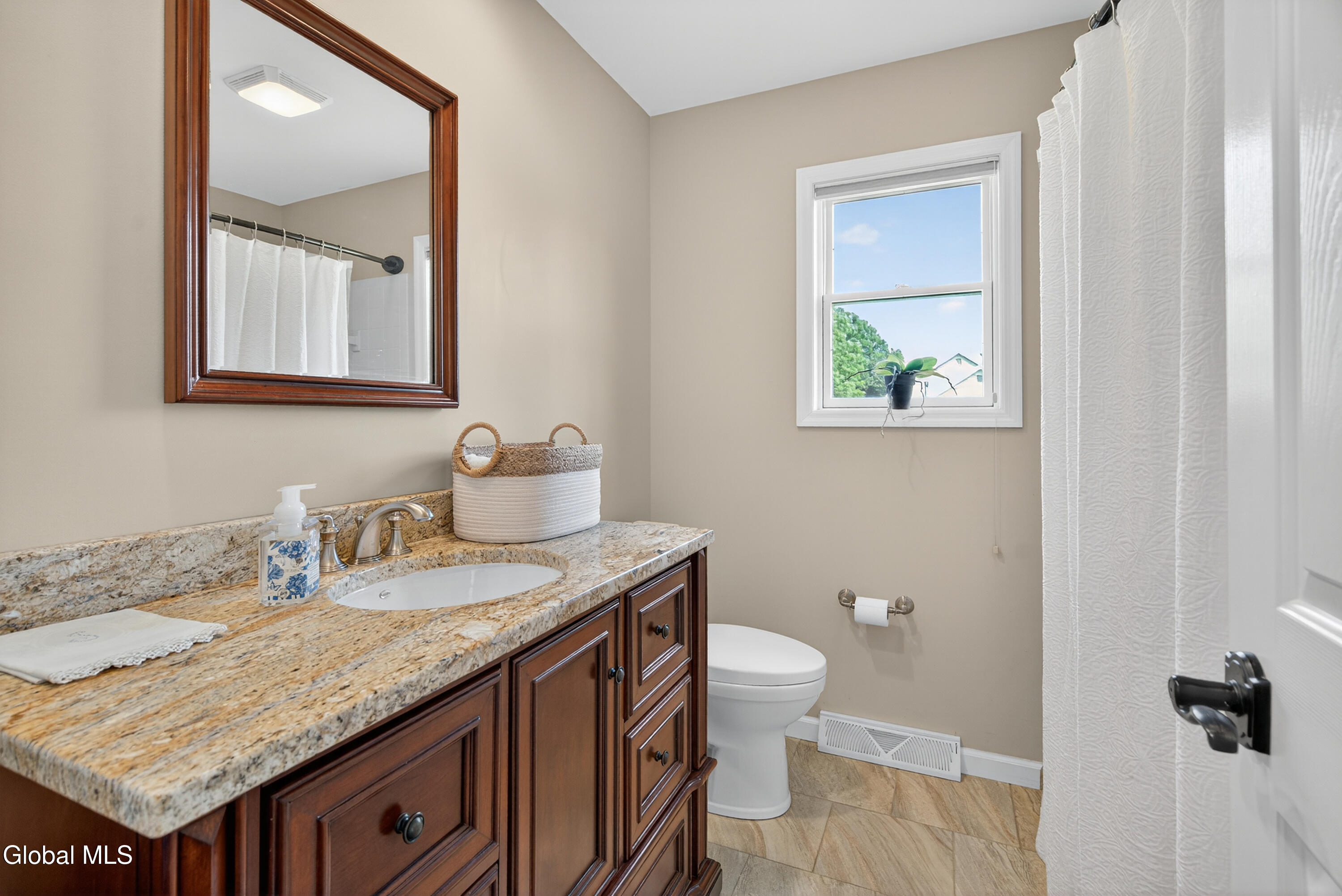 Queensbury, New York 12804, United States, 4 Bedrooms Bedrooms, ,3 BathroomsBathrooms,Residential,Active,165704