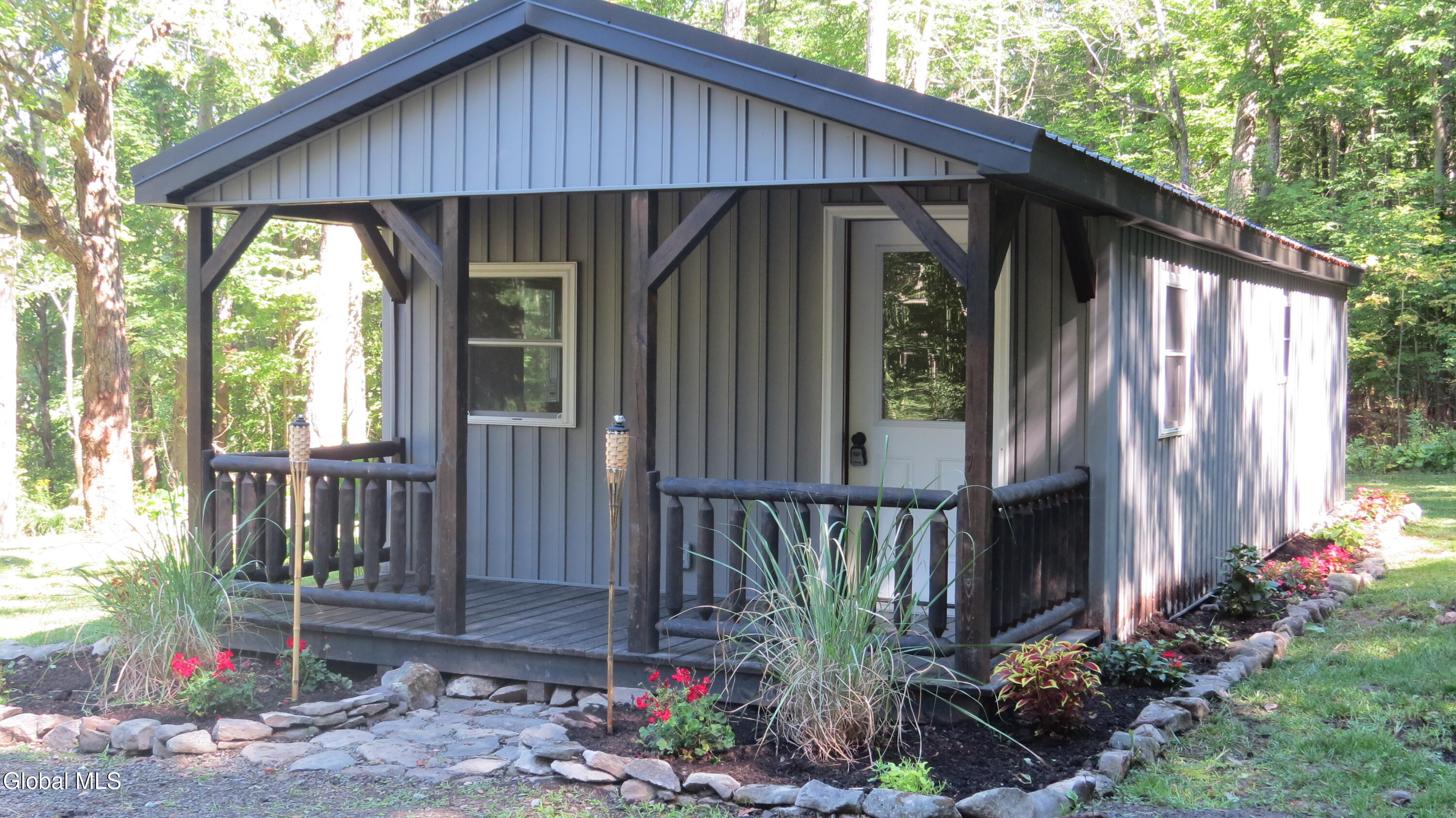 816 Hubbard Road