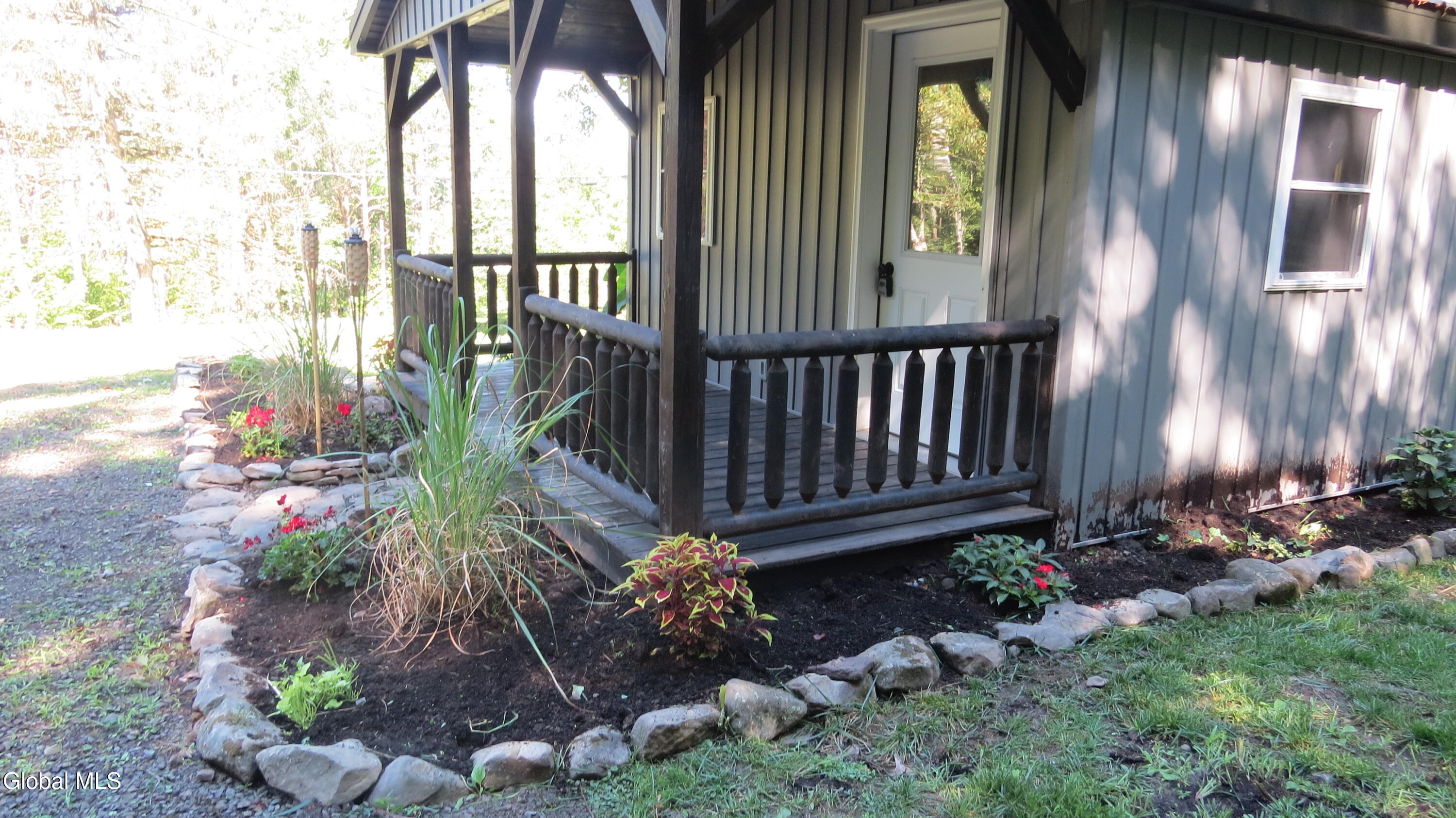 816 Hubbard Road