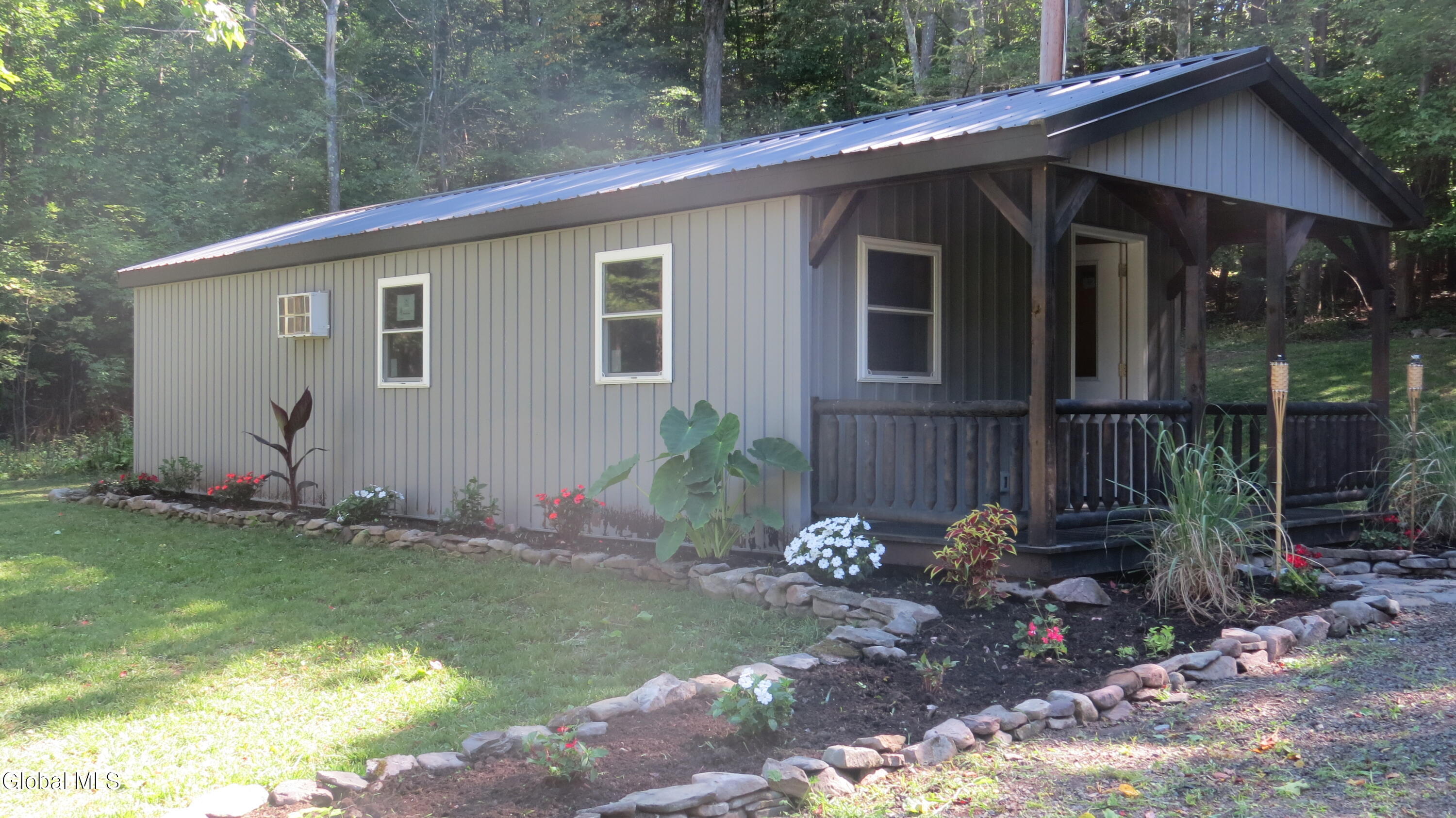 816 Hubbard Road