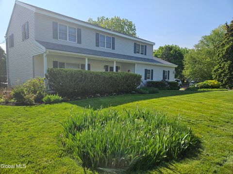Photo of 2122 Orchard Park Drive, Niskayuna, NY 12309 (MLS # 202618455)