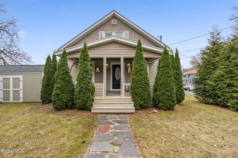 Photo of 3220 Balltown Road, Schenectady, NY 12304 (MLS # 202613383)