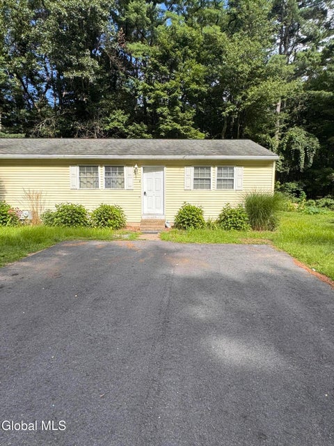 Apartment For Rent - 4259 New York 50 #4<br/> Saratoga Springs, NY 12866