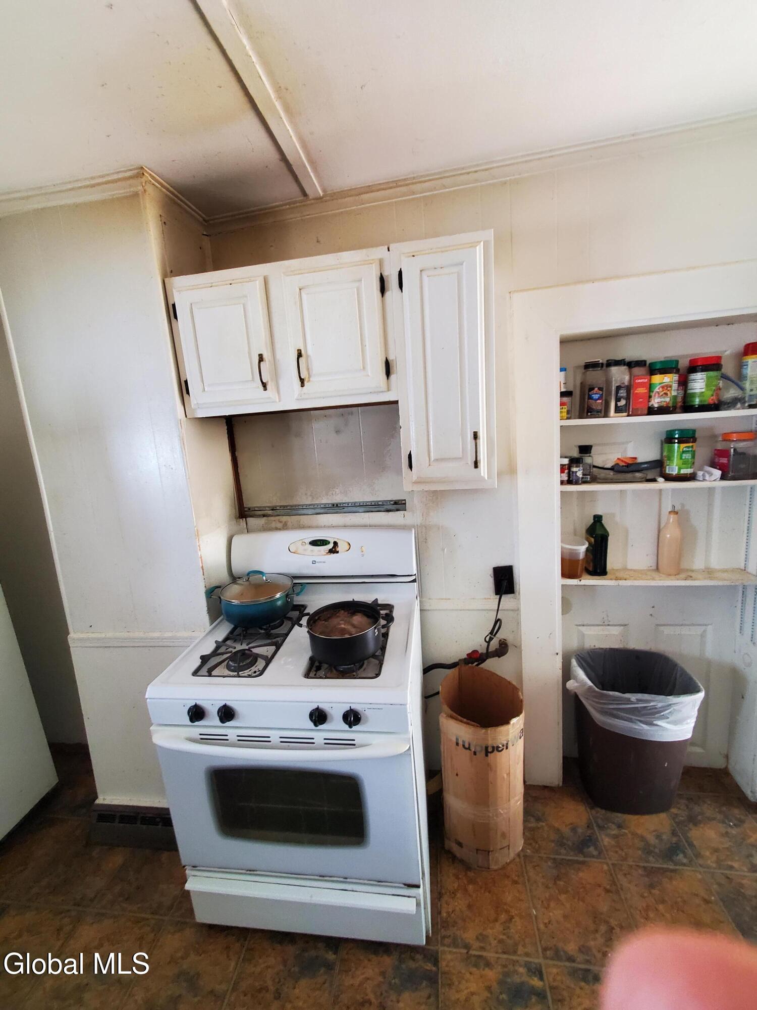 Saratoga Springs, New York 12866, United States, 5 Bedrooms Bedrooms, ,3 BathroomsBathrooms,Residential,Pending,181954