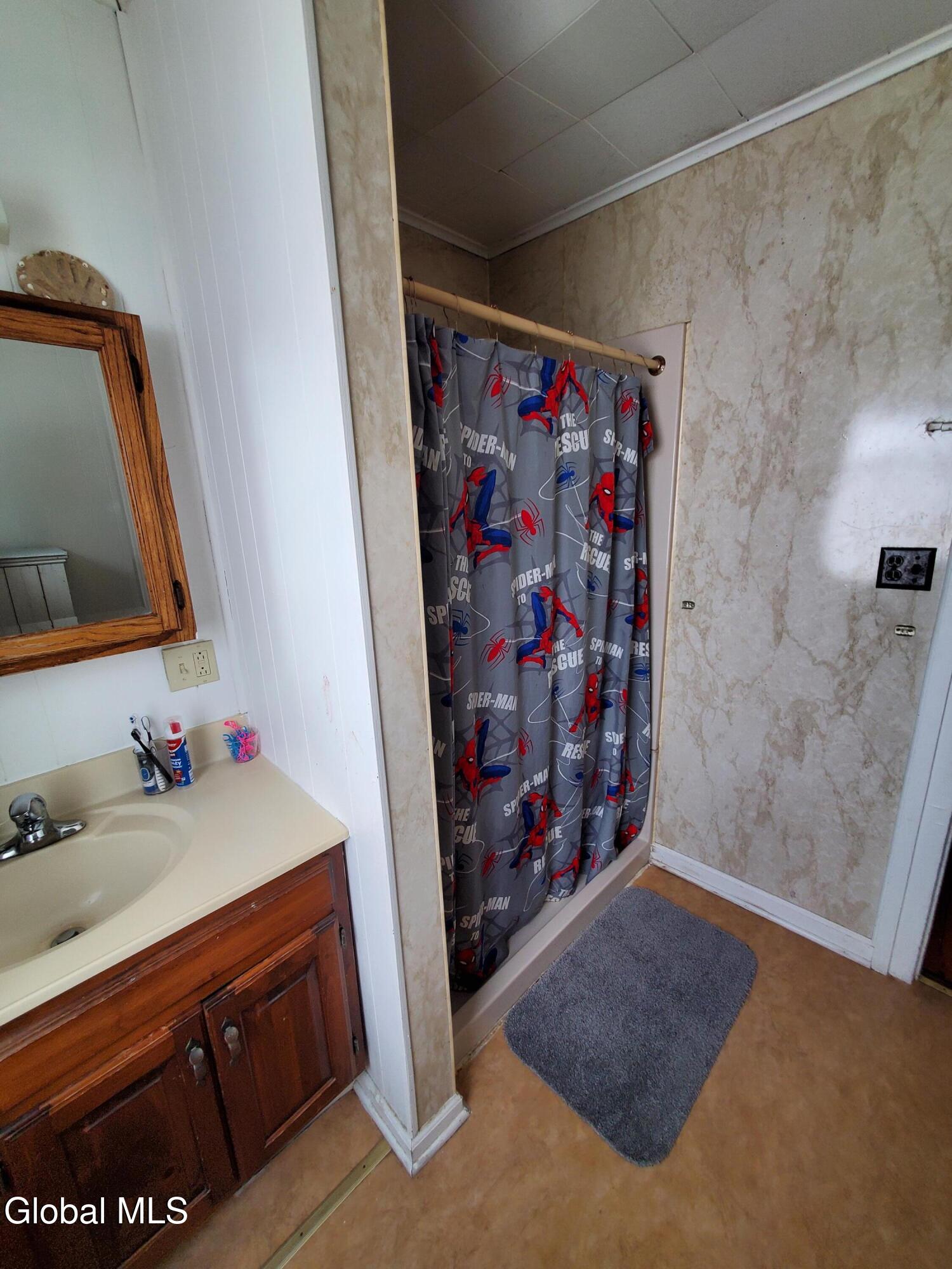 Saratoga Springs, New York 12866, United States, 5 Bedrooms Bedrooms, ,3 BathroomsBathrooms,Residential,Pending,181954