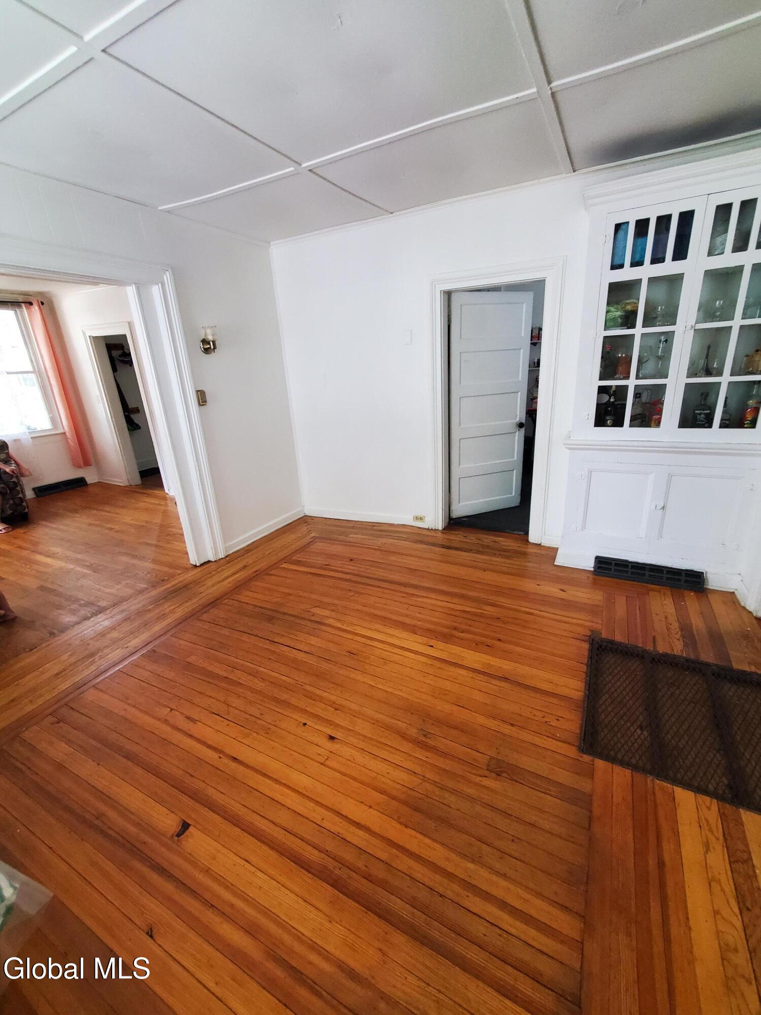 Saratoga Springs, New York 12866, United States, 5 Bedrooms Bedrooms, ,3 BathroomsBathrooms,Residential,Pending,181954