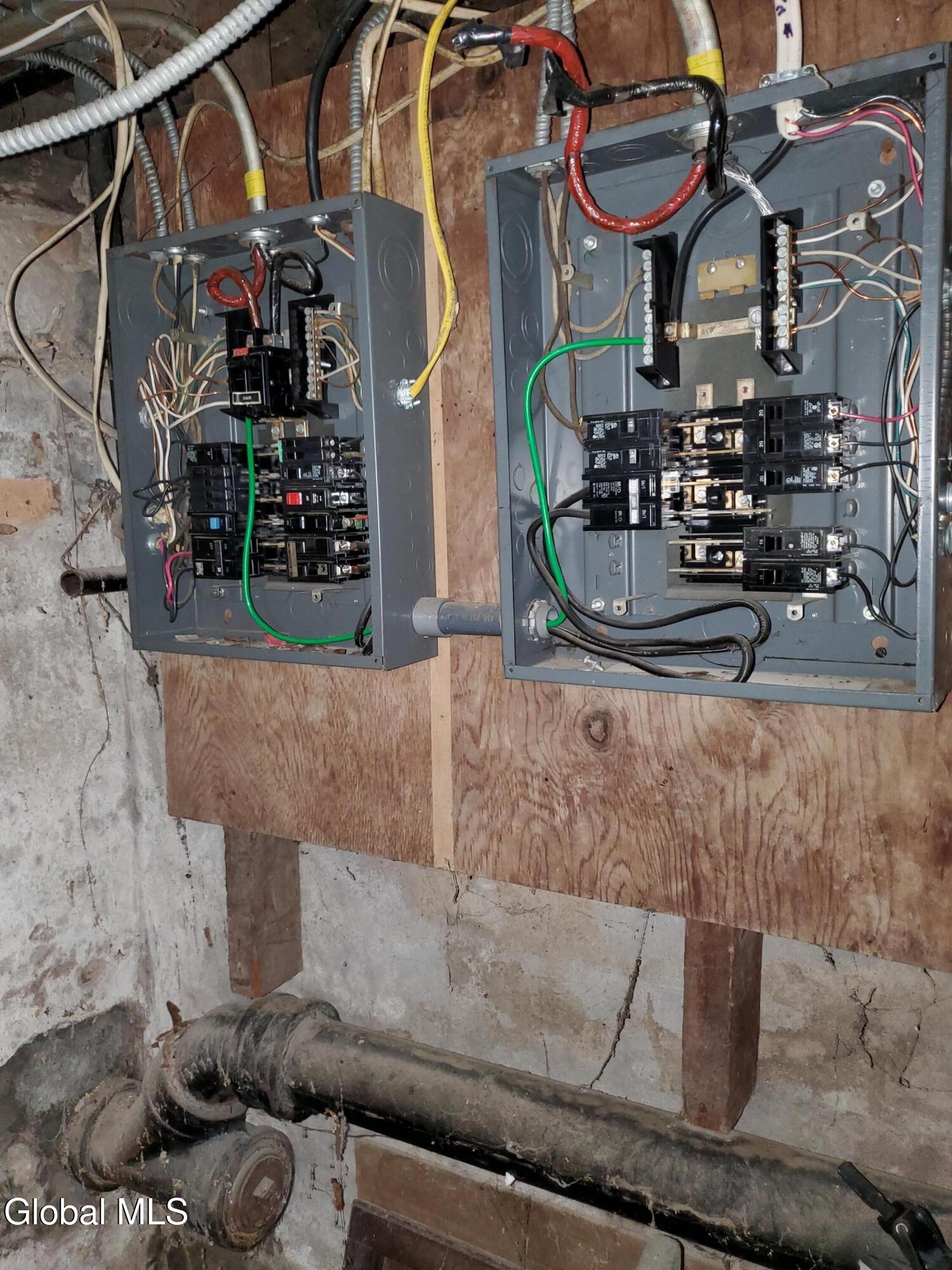 Saratoga Springs, New York 12866, United States, 5 Bedrooms Bedrooms, ,3 BathroomsBathrooms,Residential,Pending,181954