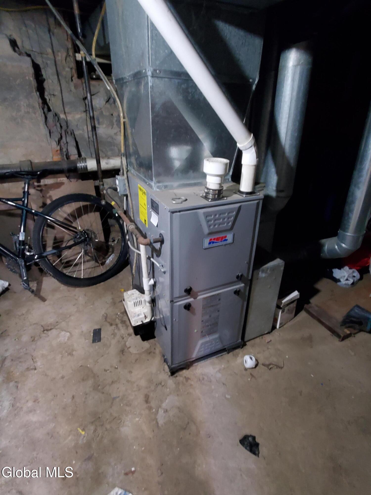 Saratoga Springs, New York 12866, United States, 5 Bedrooms Bedrooms, ,3 BathroomsBathrooms,Residential,Pending,181954