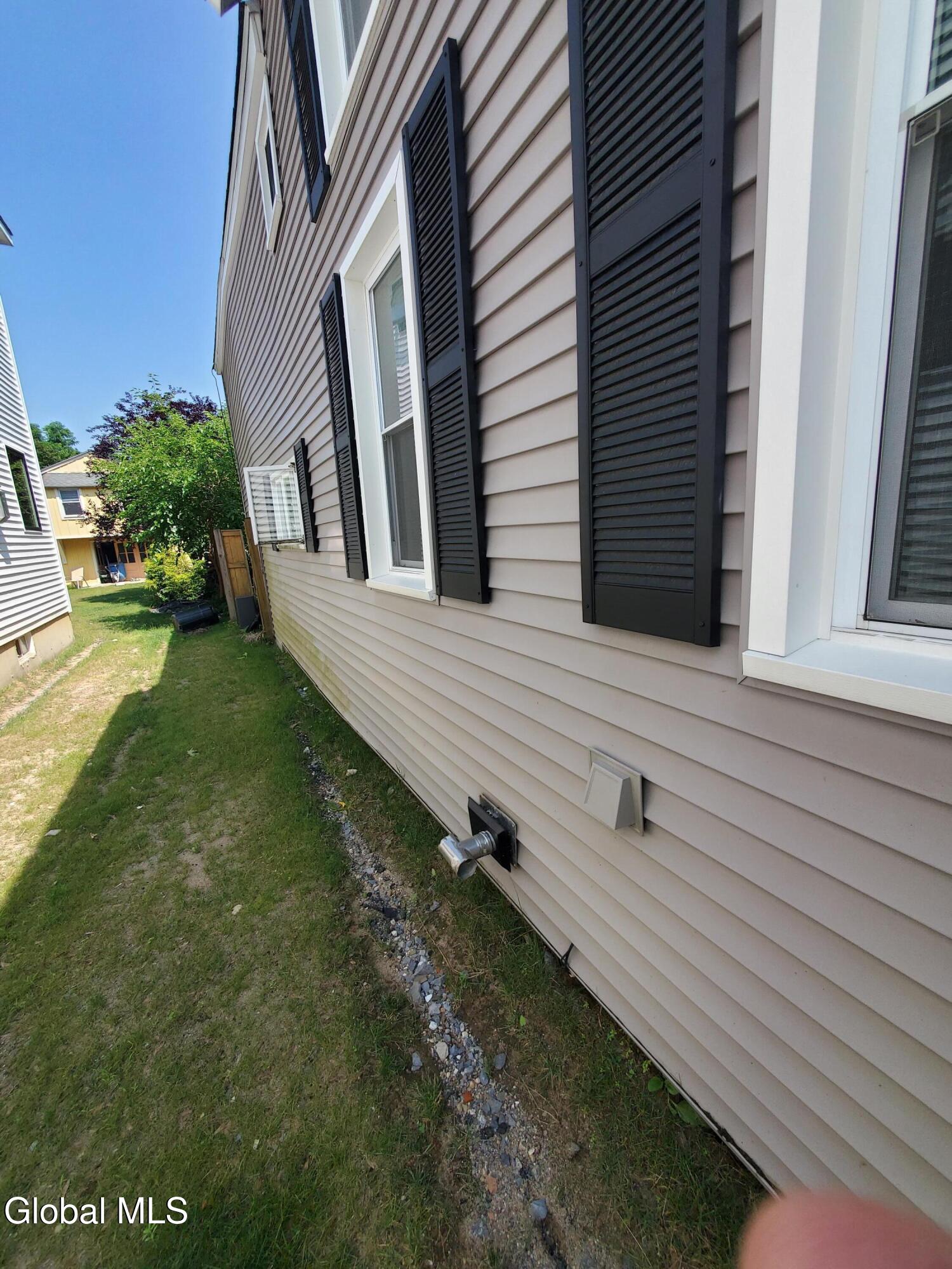 Saratoga Springs, New York 12866, United States, 5 Bedrooms Bedrooms, ,3 BathroomsBathrooms,Residential,Pending,181954