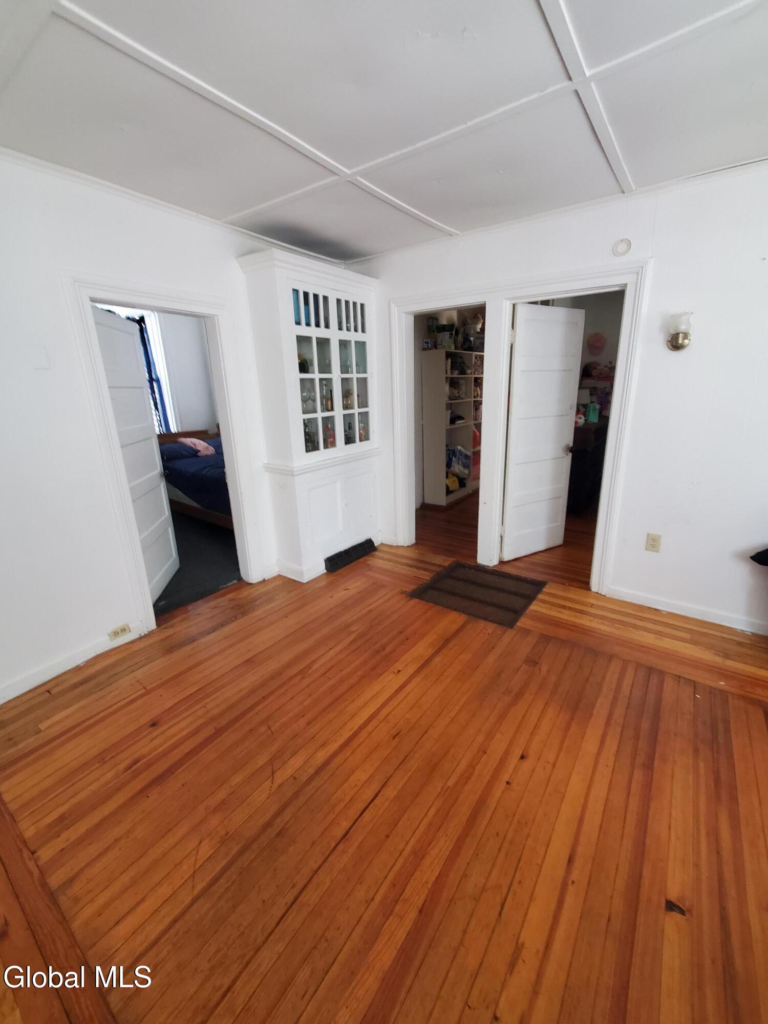 Saratoga Springs, New York 12866, United States, 5 Bedrooms Bedrooms, ,3 BathroomsBathrooms,Residential,Pending,181954