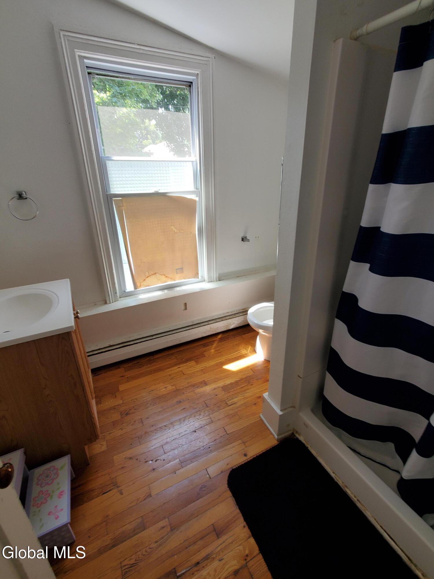 Saratoga Springs, New York 12866, United States, 5 Bedrooms Bedrooms, ,3 BathroomsBathrooms,Residential,Pending,181954