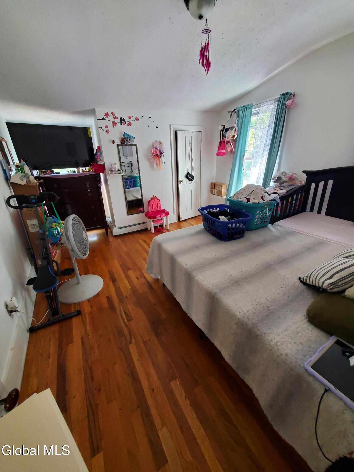 Saratoga Springs, New York 12866, United States, 5 Bedrooms Bedrooms, ,3 BathroomsBathrooms,Residential,Pending,181954