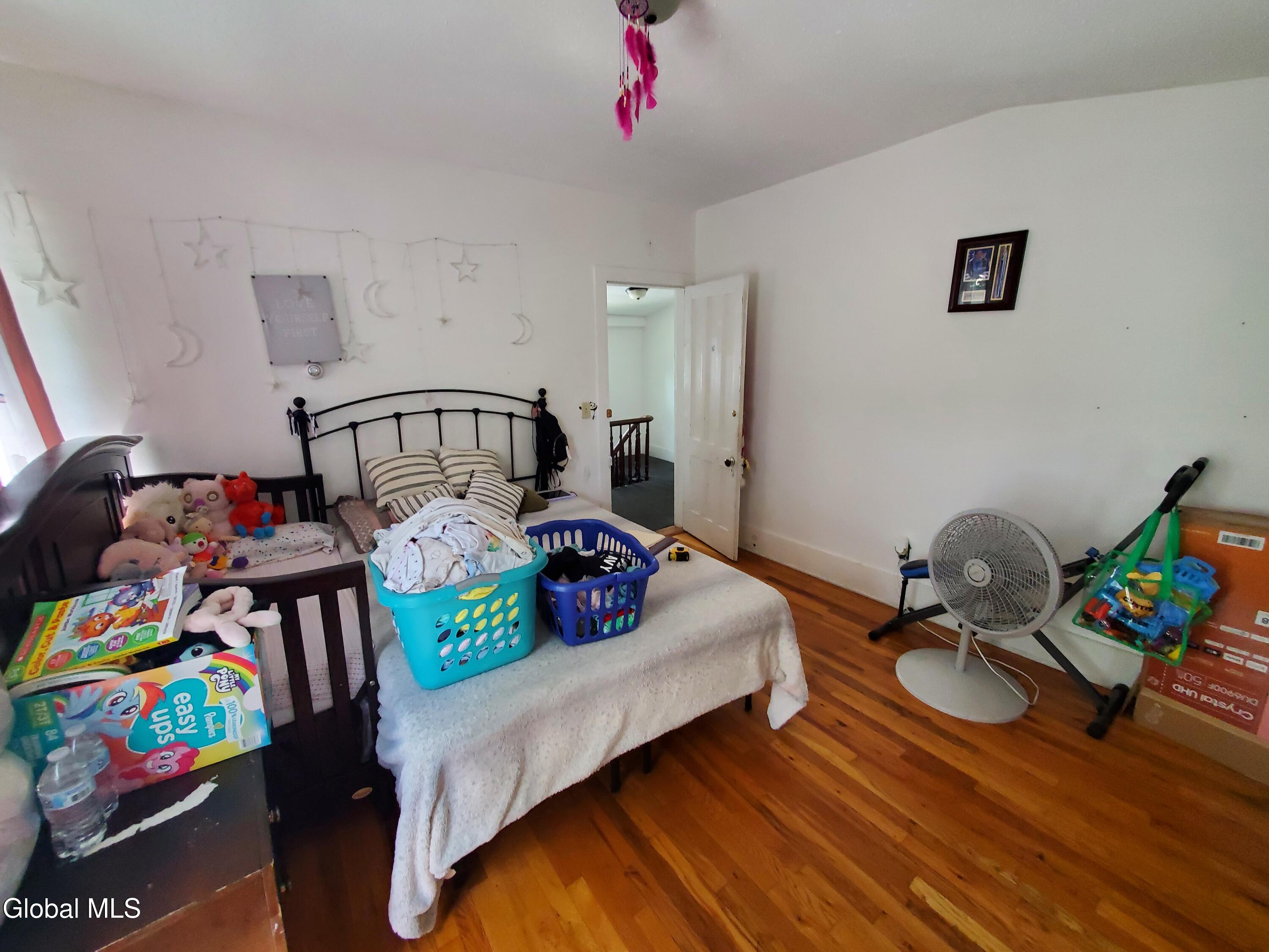 Saratoga Springs, New York 12866, United States, 5 Bedrooms Bedrooms, ,3 BathroomsBathrooms,Residential,Pending,181954