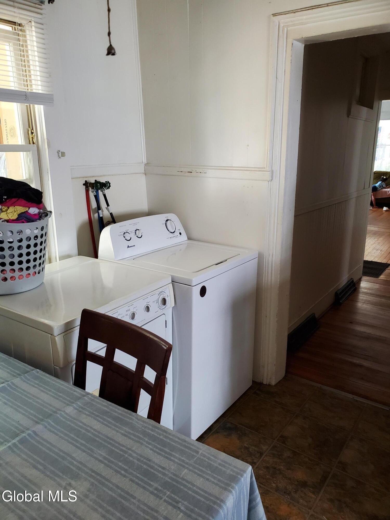 Saratoga Springs, New York 12866, United States, 5 Bedrooms Bedrooms, ,3 BathroomsBathrooms,Residential,Pending,181954