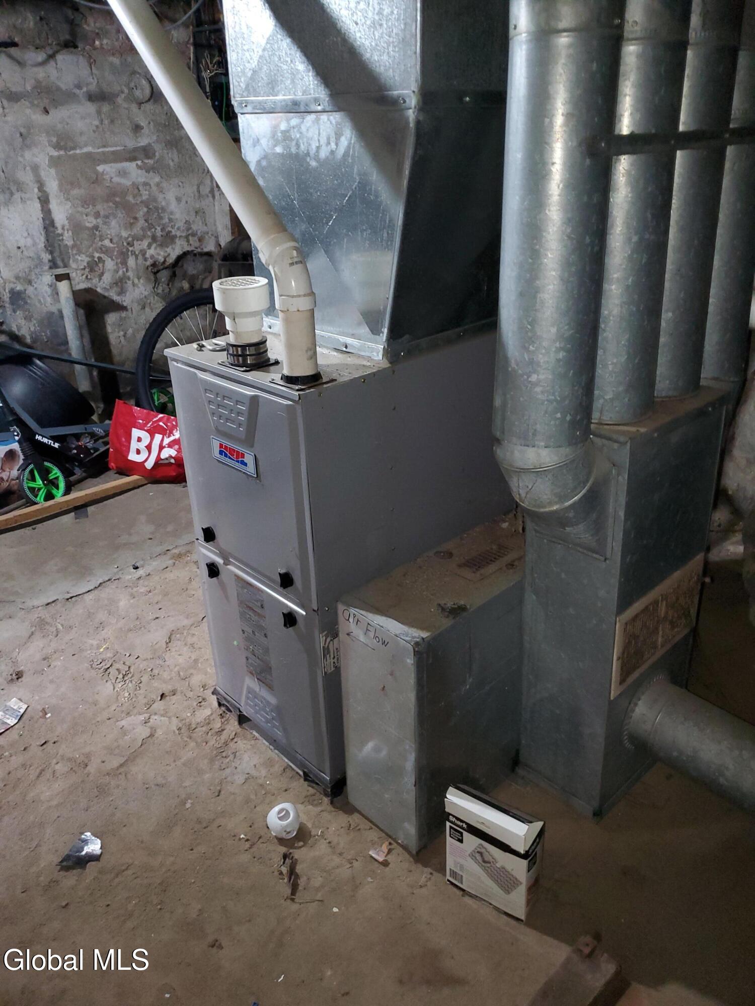 Saratoga Springs, New York 12866, United States, 5 Bedrooms Bedrooms, ,3 BathroomsBathrooms,Residential,Pending,181954