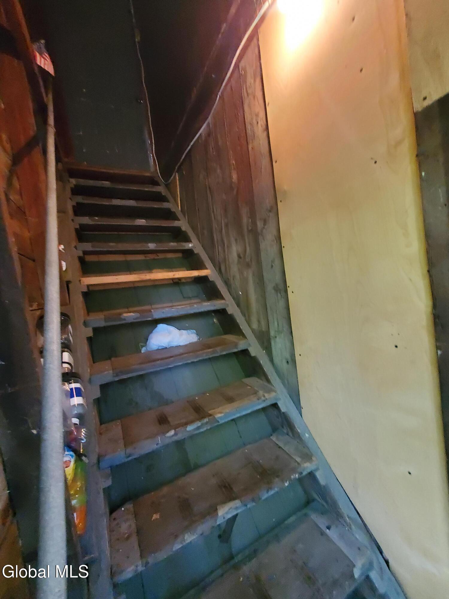 Saratoga Springs, New York 12866, United States, 5 Bedrooms Bedrooms, ,3 BathroomsBathrooms,Residential,Pending,181954