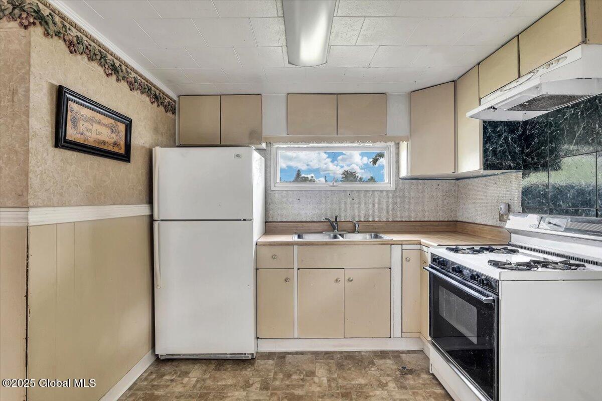 27 Washington Avenue, Colonie, New York image 3