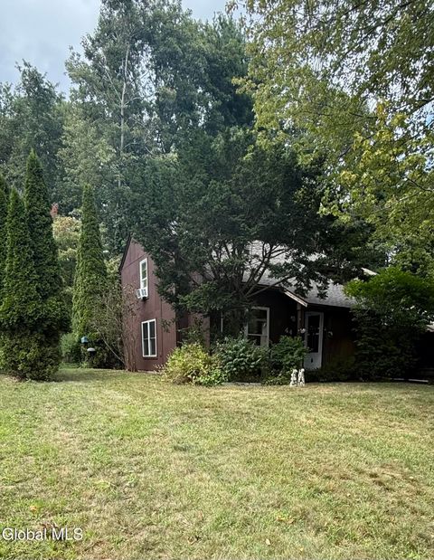 Photo of 44 Thimbleberry Road, Malta, NY 12020 (MLS # 202521329)