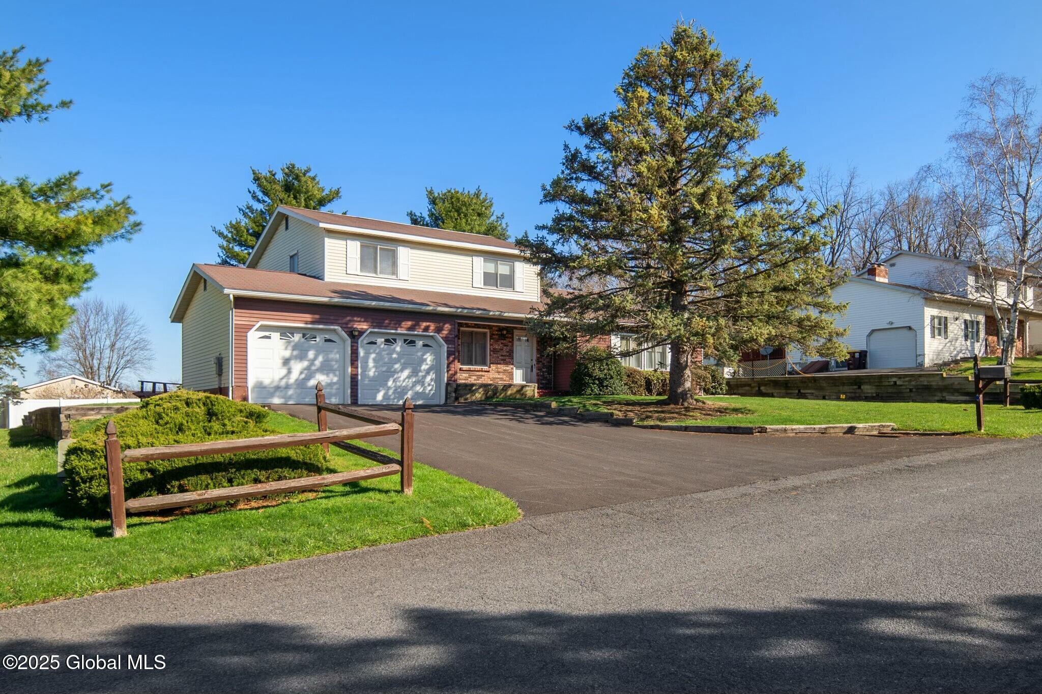 4 Windlass Drive, Latham, New York image 1