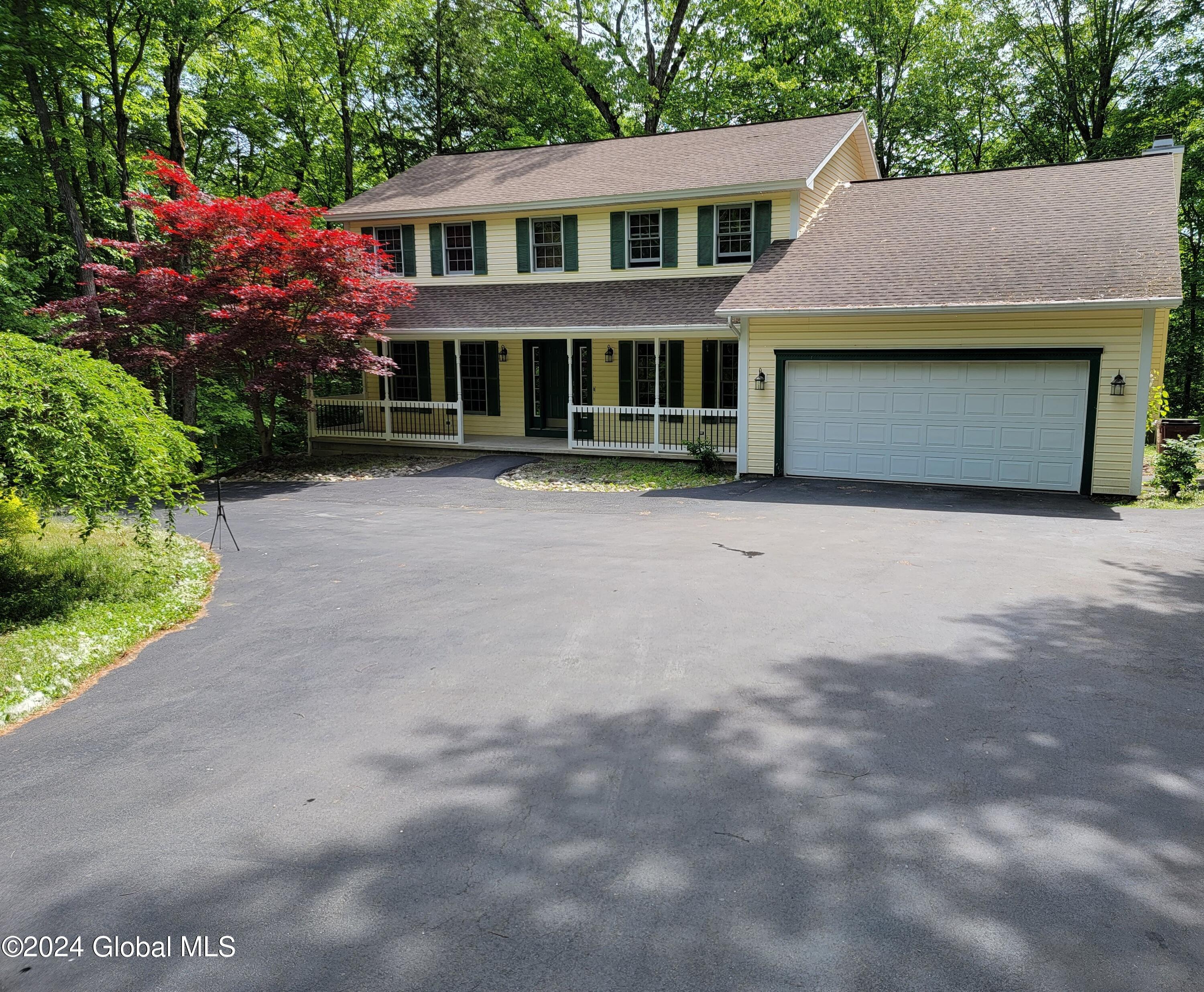 54 Canterbury Road, Clifton Park, New York image 1