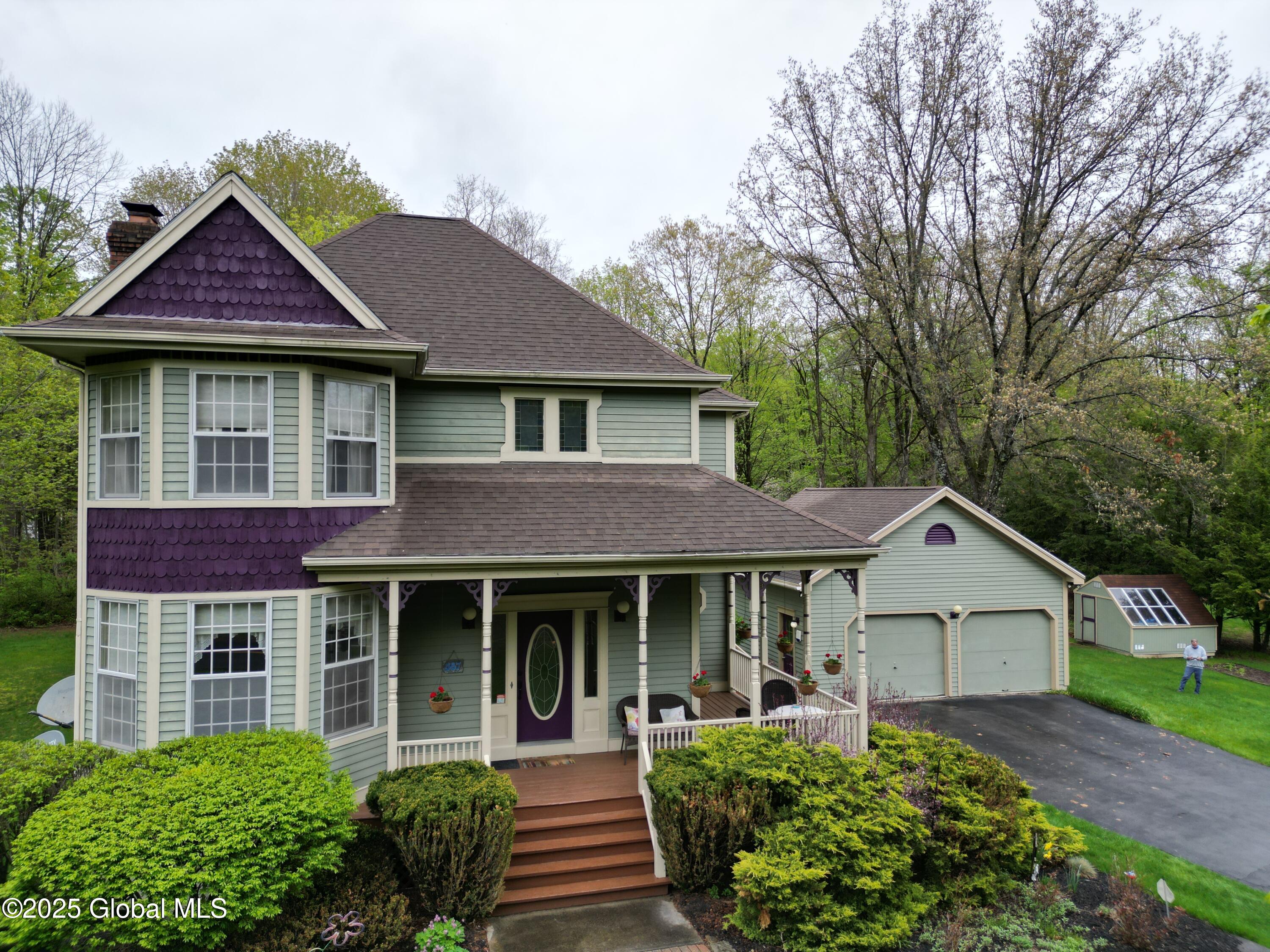 587 Grand Avenue, Saratoga Springs, New York image 1