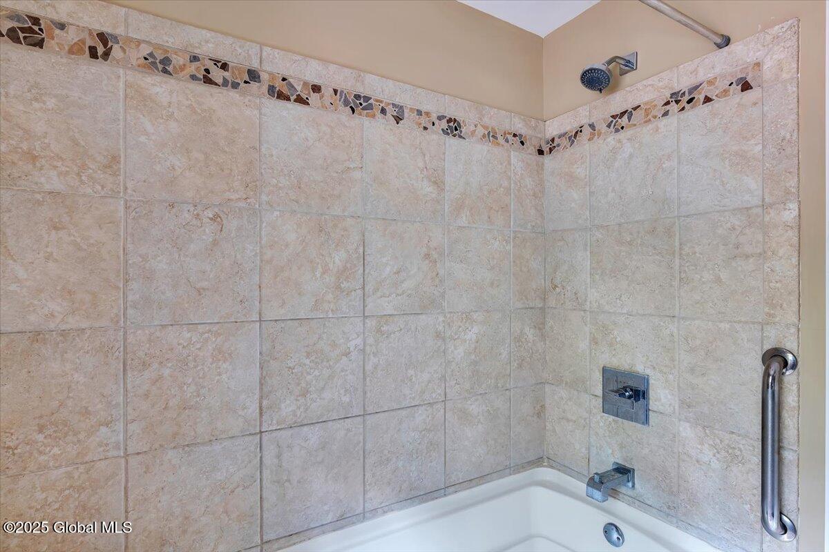 56 Via Da Vinci, Clifton Park, New York image 27