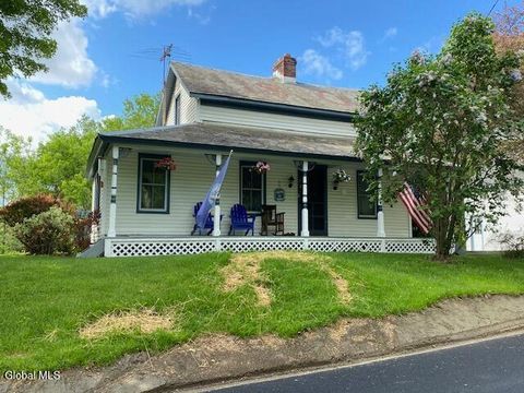 Homes For Sale - 4 Raceville Road<br/> Hampton, NY 12837