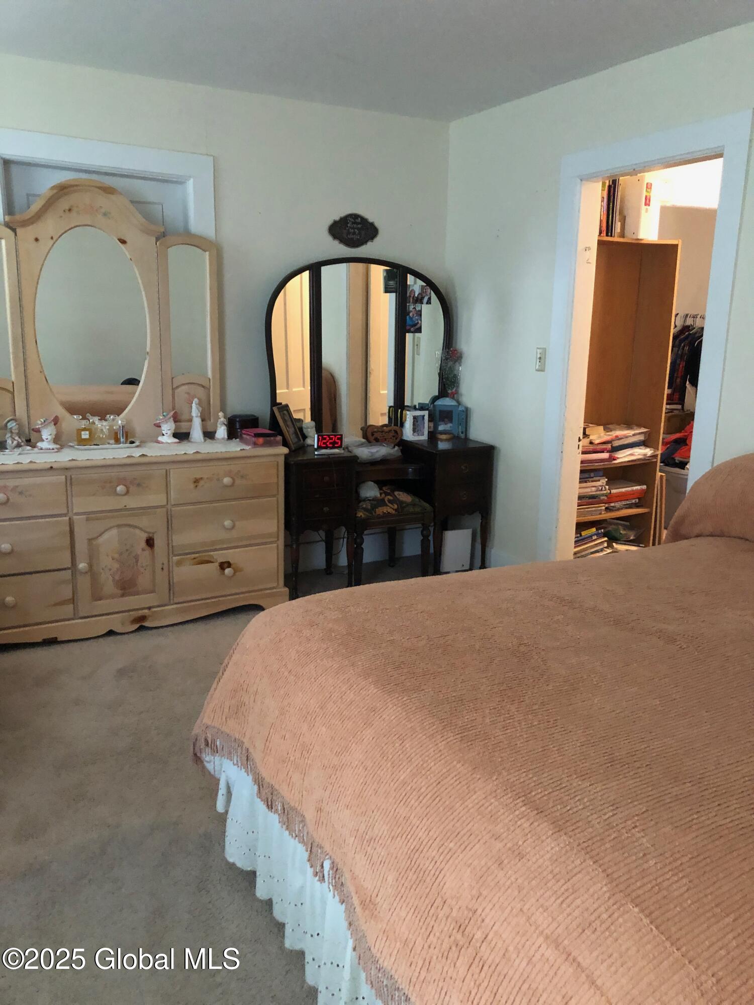 Greenwich, New York 12834, United States, 6 Bedrooms Bedrooms, ,3 BathroomsBathrooms,Residential,Pending,116795