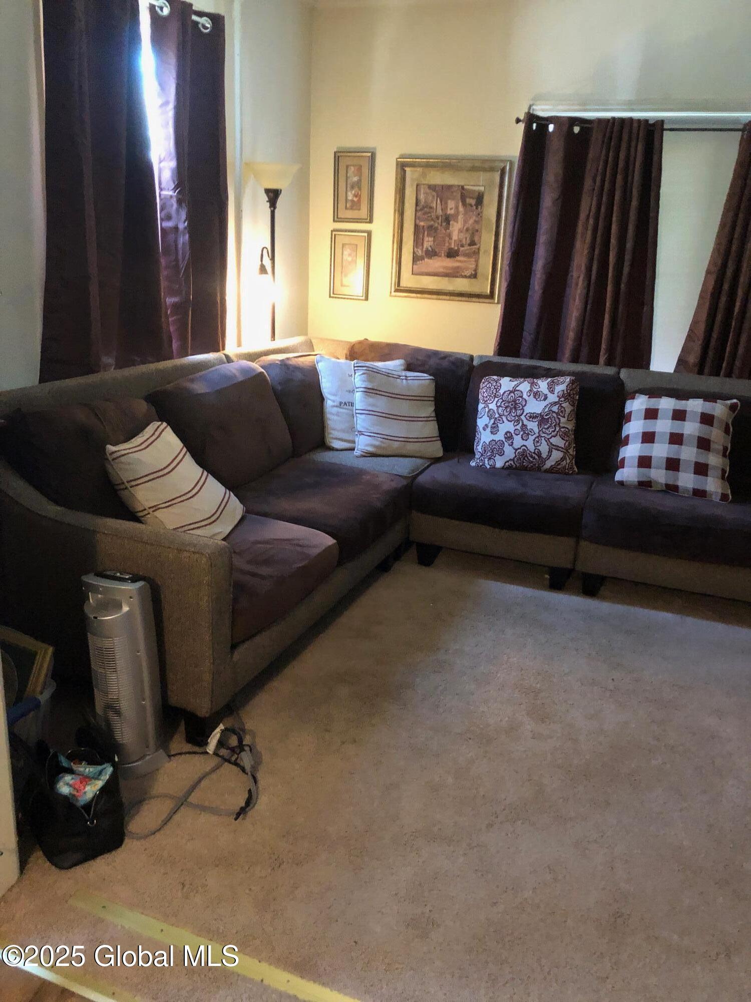 Greenwich, New York 12834, United States, 6 Bedrooms Bedrooms, ,3 BathroomsBathrooms,Residential,Pending,116795