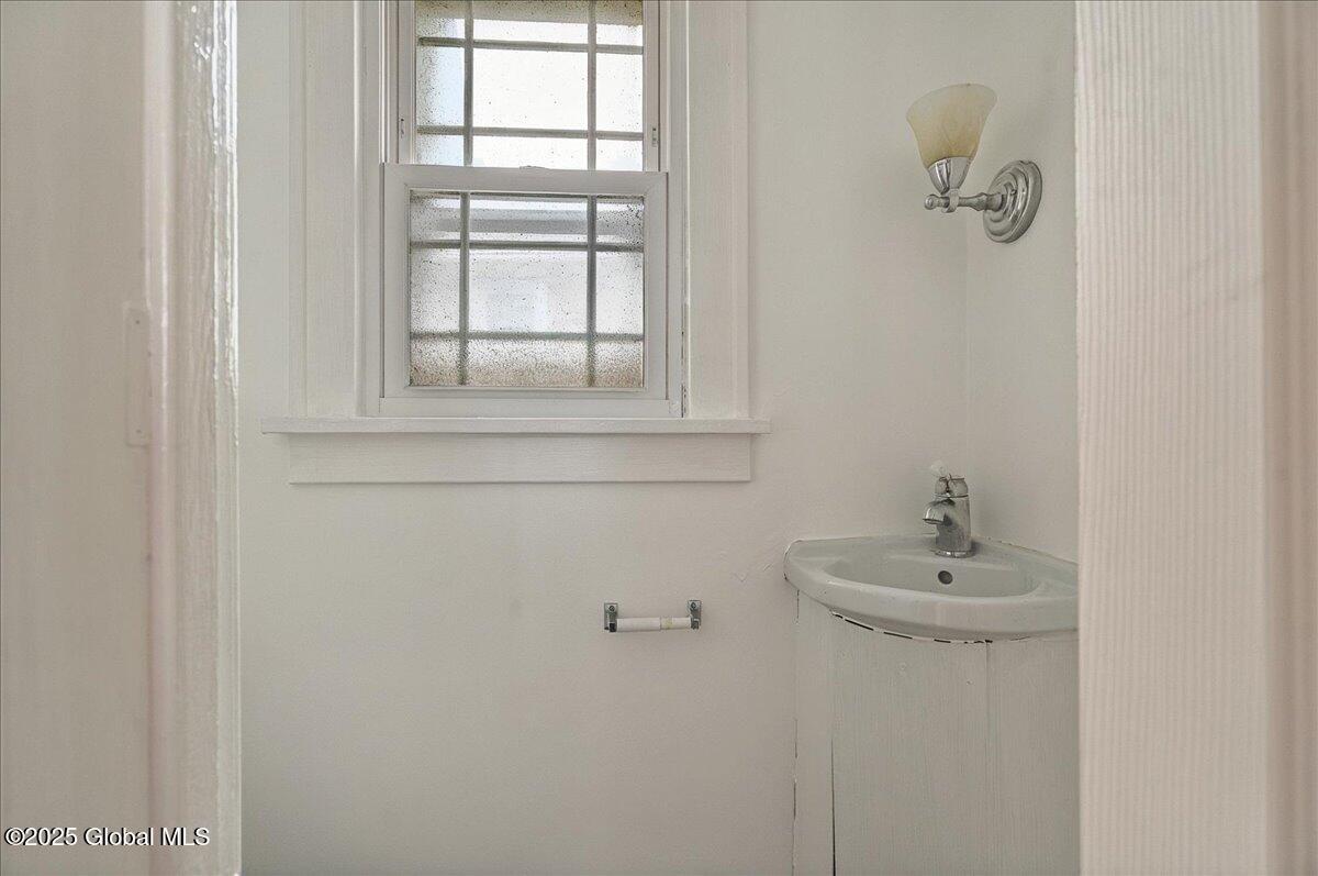 2416 22nd Street, Troy, New York image 30