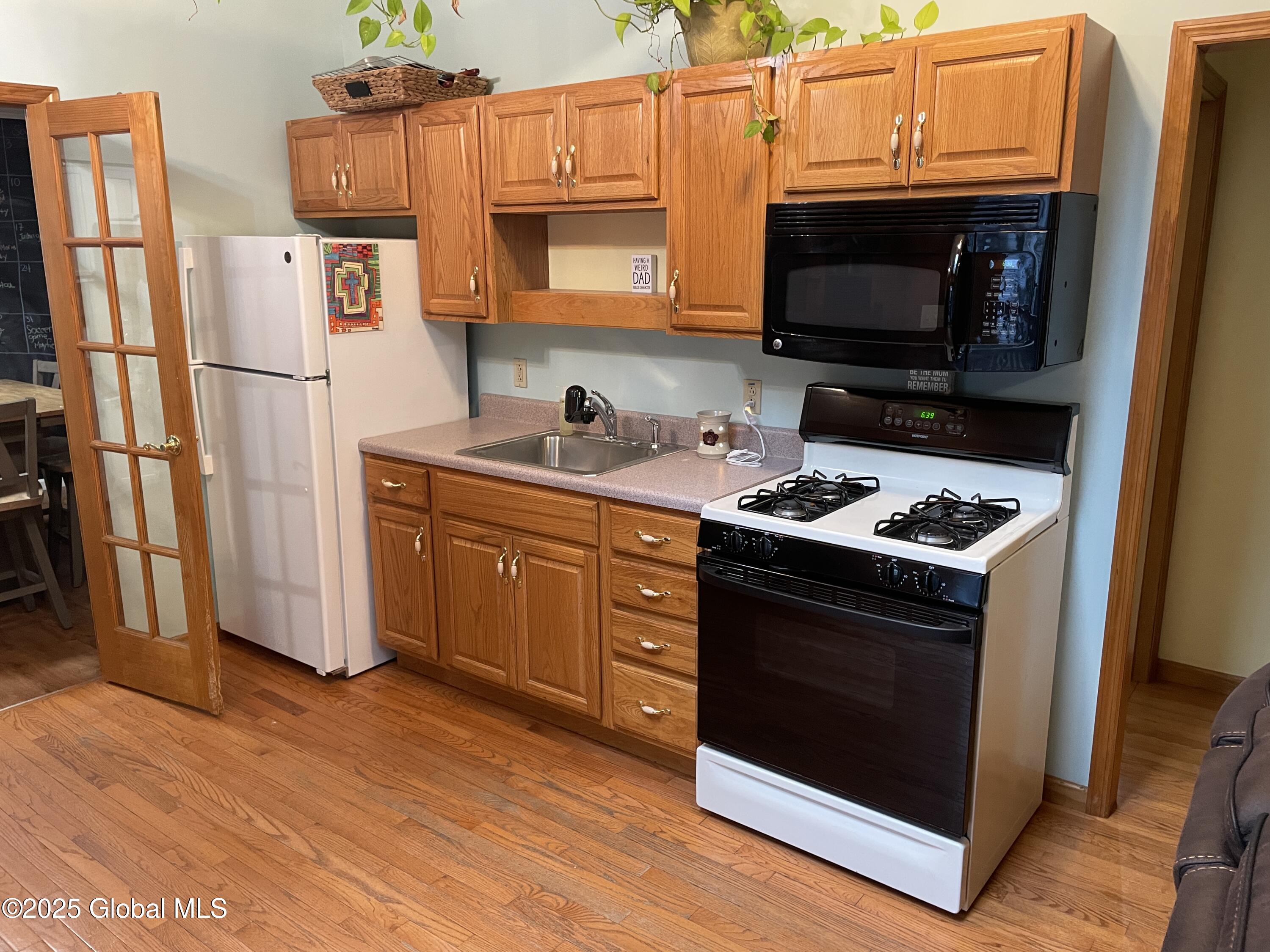 8 Iris Avenue, South Glens Falls, New York image 17