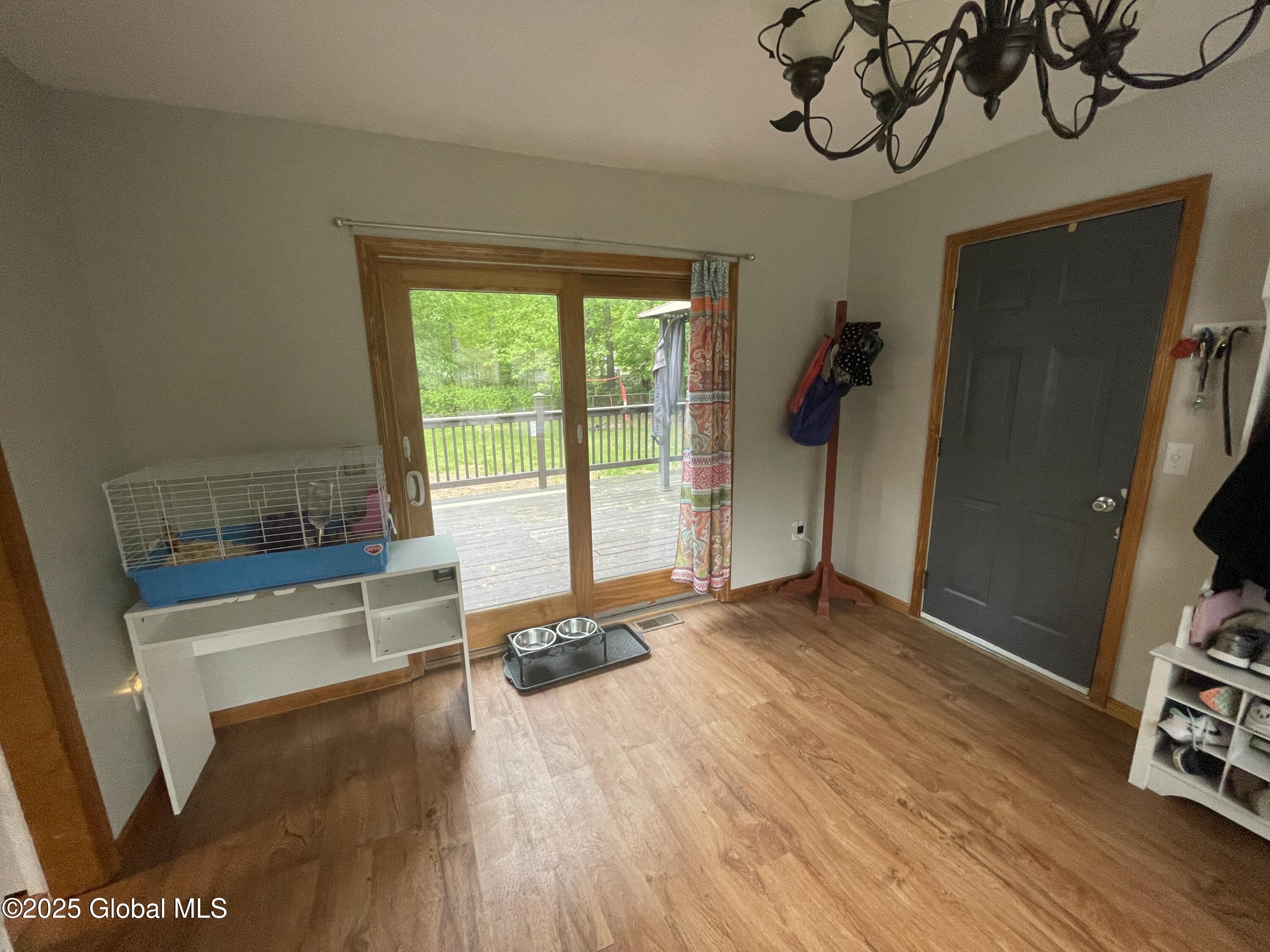 8 Iris Avenue, South Glens Falls, New York image 6